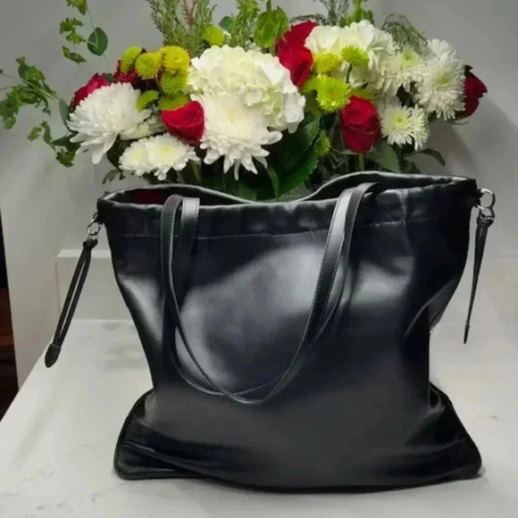 🔥🔥Christian Louboutin Mouchara Black Leather Tote Shoulder Bag BRAND NEW! - Picture 4 of 16